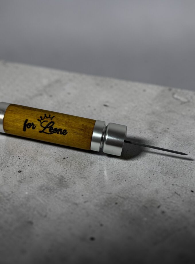 Wine bottle opener
